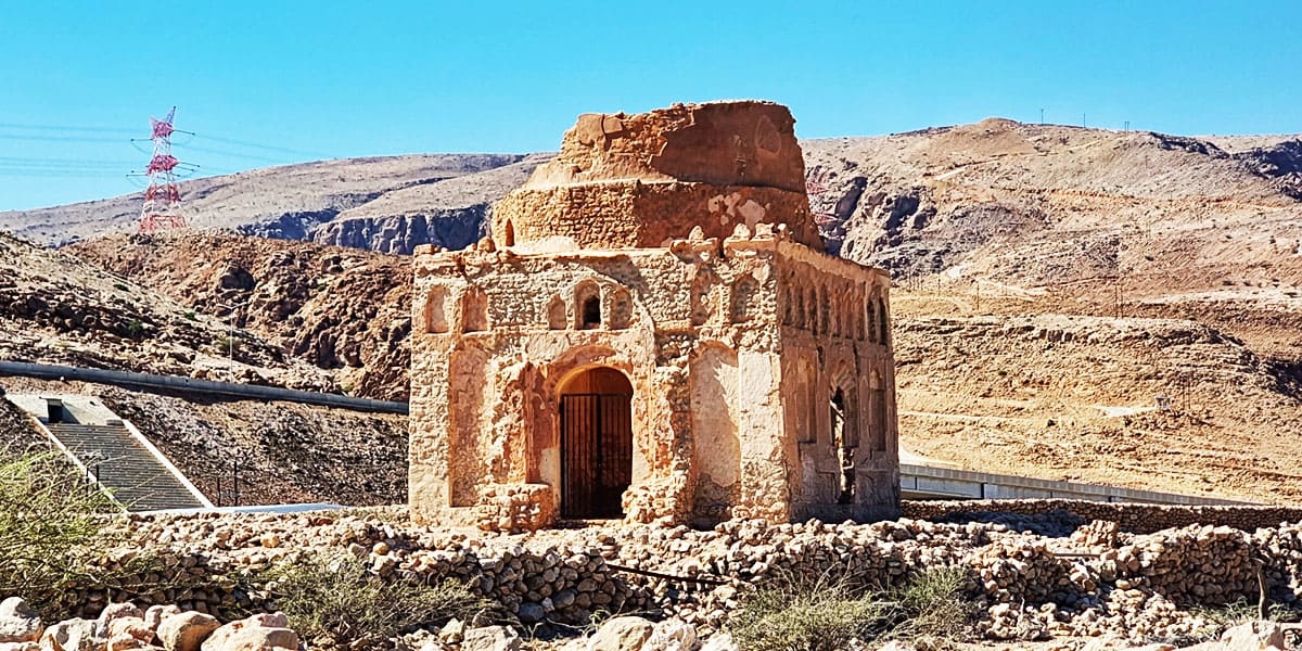 visit the bibi maryam mausoleum best things to do in oman instaomanvisa